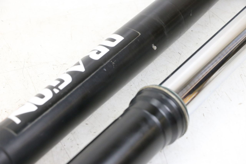 photo de FORKS LEG HONDA CRF R 250 (2020 - 2021) - High-resolution close-up