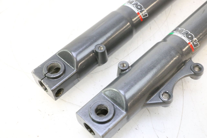 photo de FORKS LEG HM HONDA CRM DERAPAGE RR 50 (2006 - 2017) - Fixing points details
