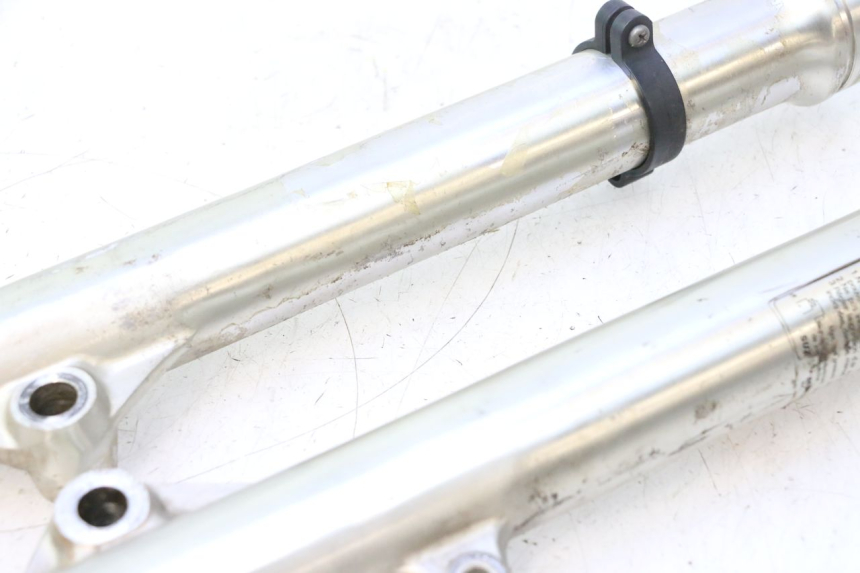 photo de FORKS LEG SUZUKI DR S 600 (1985 - 1989) - Additional view of the item