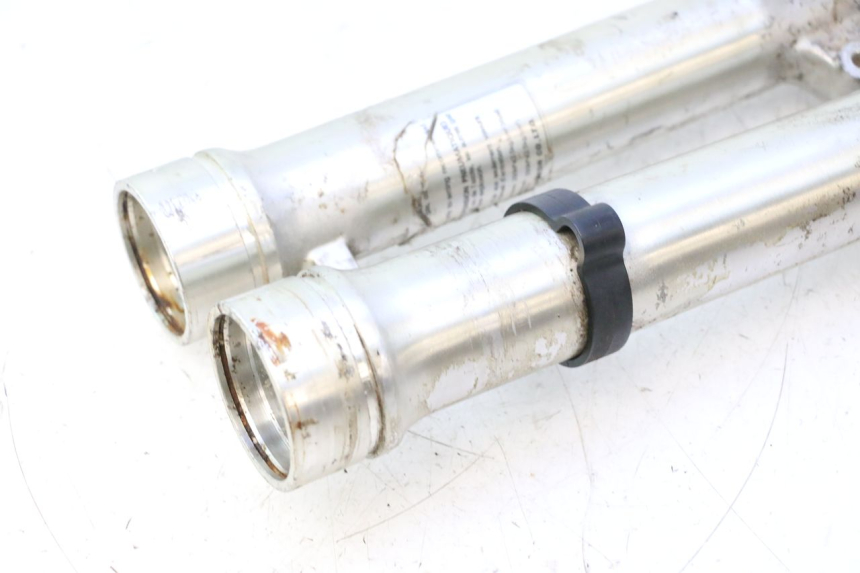 photo de FORKS LEG SUZUKI DR S 600 (1985 - 1989) - Fixing points details