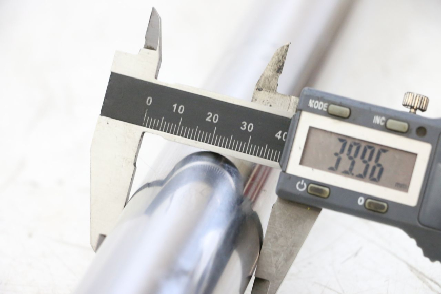 photo de RIGHT FORKS LEG KAWASAKI GPZ RX 1000 (1986 - 1988) - Component detail