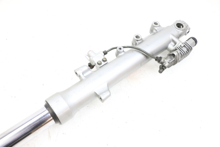 photo de RIGHT FORKS LEG KAWASAKI GPZ RX 1000 (1986 - 1988) - Fixing points details