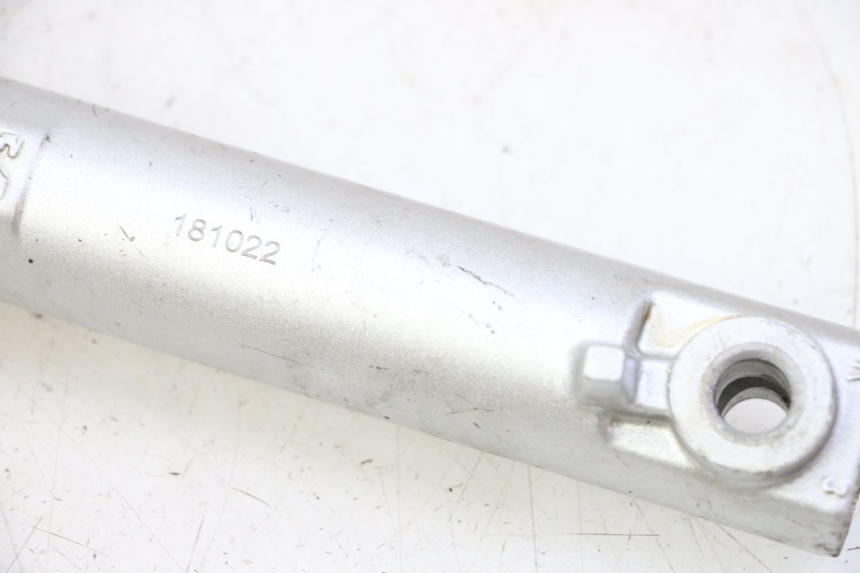 photo de RIGHT FORKS LEG PEUGEOT KISBEE 4T 50 (2018 - 2022) - Technical close-up