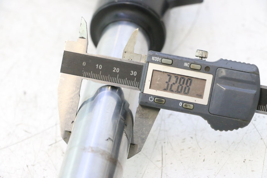 photo de RIGHT FORKS LEG KYMCO SUPER 8 2T 50 (2007 - 2013) - Additional view of the item