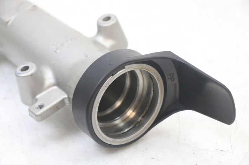 photo de RIGHT FORKS LEG SUZUKI GSF S BANDIT 600 (2000 - 2004) - Fixing points details