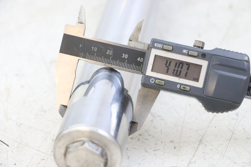 photo de RIGHT FORK TUBE SUZUKI SV N 650 (1999 - 2002) - Component detail