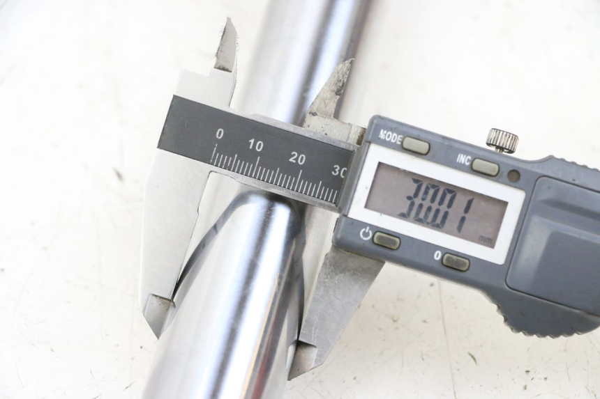 photo de RIGHT FORKS LEG YAMAHA TTR 125 (2000 - 2020) - Alternative perspective