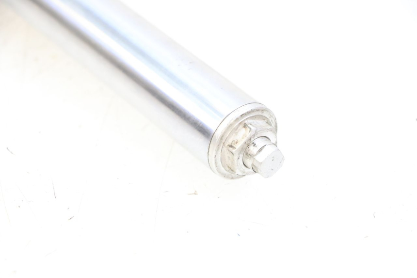 photo de RIGHT FORKS LEG YAMAHA TTR 125 (2000 - 2020) - Fixing points details