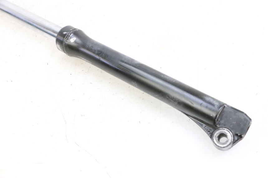photo de RIGHT FORKS LEG YAMAHA TTR 125 (2000 - 2020) - Surface and material condition
