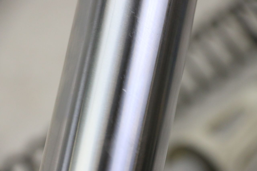 photo de RIGHT FORKS LEG YAMAHA YZF YZ-F 450 (2014 - 2016) - Fixing points details