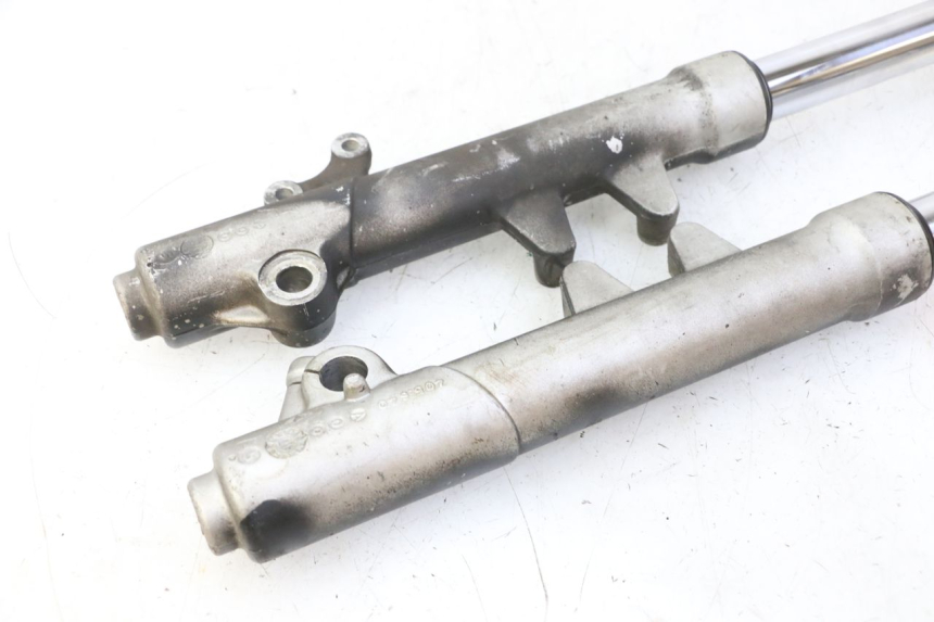 photo de FORKS LEG PEUGEOT ELYSTAR 50 (2002 - 2014) - Technical close-up