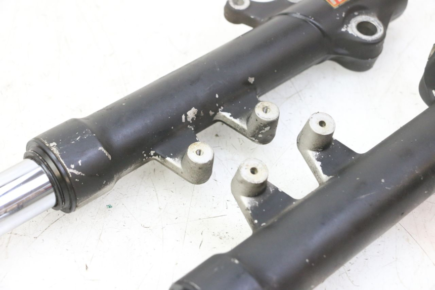 photo de FORKS LEG PEUGEOT ELYSTAR 50 (2002 - 2014) - Surface and material condition