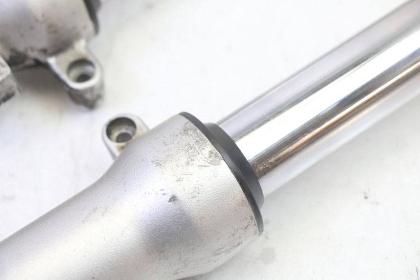 photo de FORKS LEG HONDA FES S-WING SWING ABS 125 (2007 - 2015) - Fixing points details