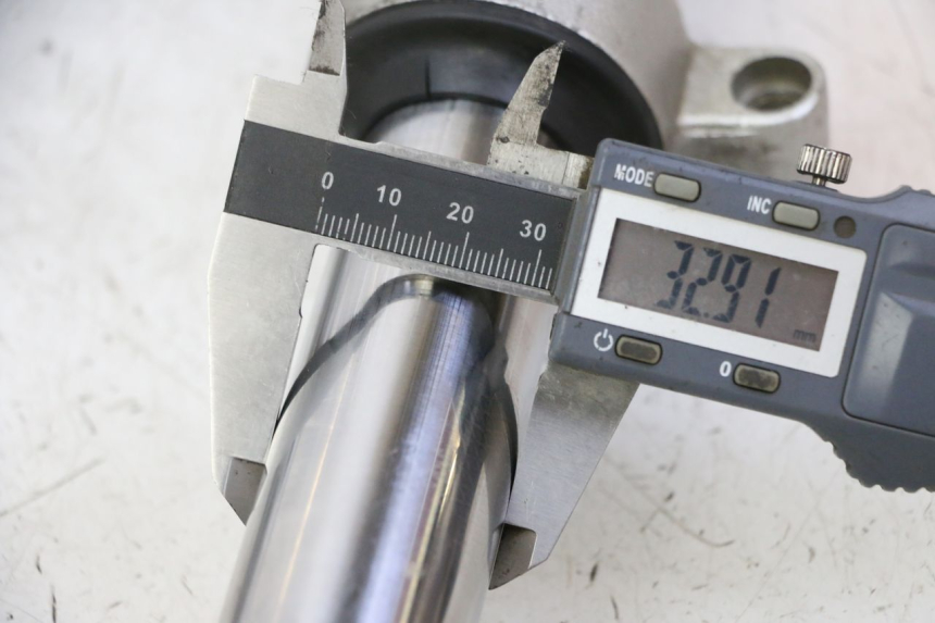 photo de FORKS LEG HONDA FES S-WING SWING ABS 125 (2007 - 2015) - Component detail