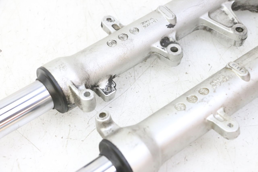 photo de FORKS LEG HONDA FES S-WING SWING ABS 125 (2007 - 2015) - Fixing points details