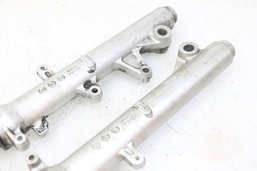 photo de FORKS LEG HONDA FES S-WING SWING ABS 125 (2007 - 2015) - Surface and material condition