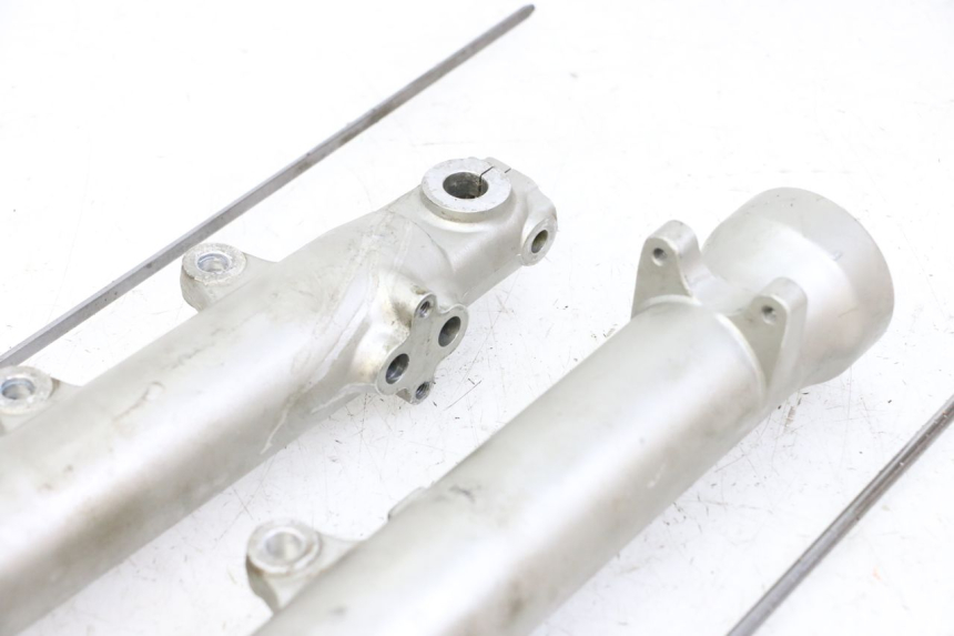 photo de FORKS LEG YAMAHA FJ 36Y 1100 (1984 - 1985) - Fixing points details