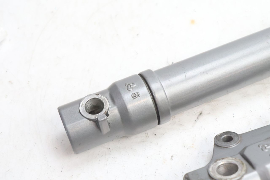 photo de FORK TUBE PIAGGIO FLY 2T 50 (2004 - 2017) - High-resolution close-up