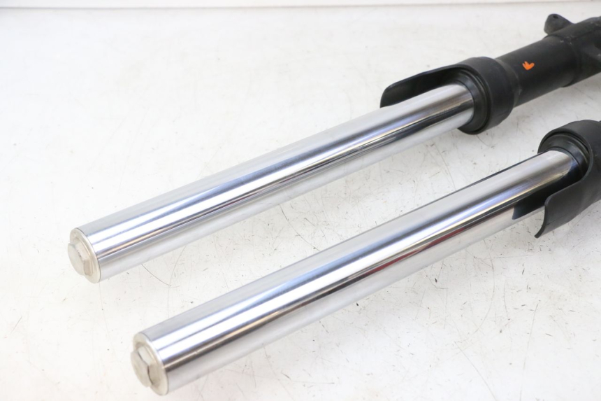 photo de FORKS LEG YAMAHA FZ6 FAZER S2 600 (2007 - 2011) - Fixing points details