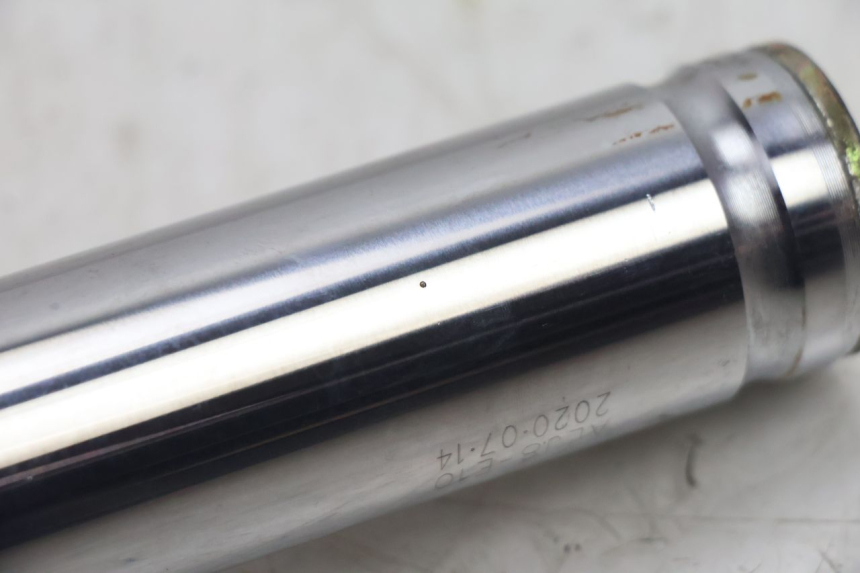 photo de LEFT FORKS LEG KYMCO AGILITY CITY 16P 125 (2015 - 2024) - Additional view of the item