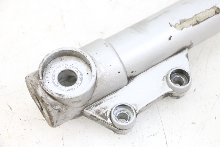 photo de LEFT FORKS LEG PIAGGIO FLY 4T 50 (2013 - 2017) - Surface and material condition