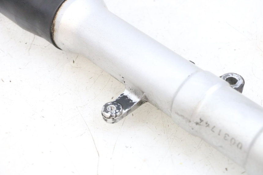 photo de LEFT FORKS LEG YAMAHA FZ6 N FAZER 600 (2004 - 2006) - Markings and original references