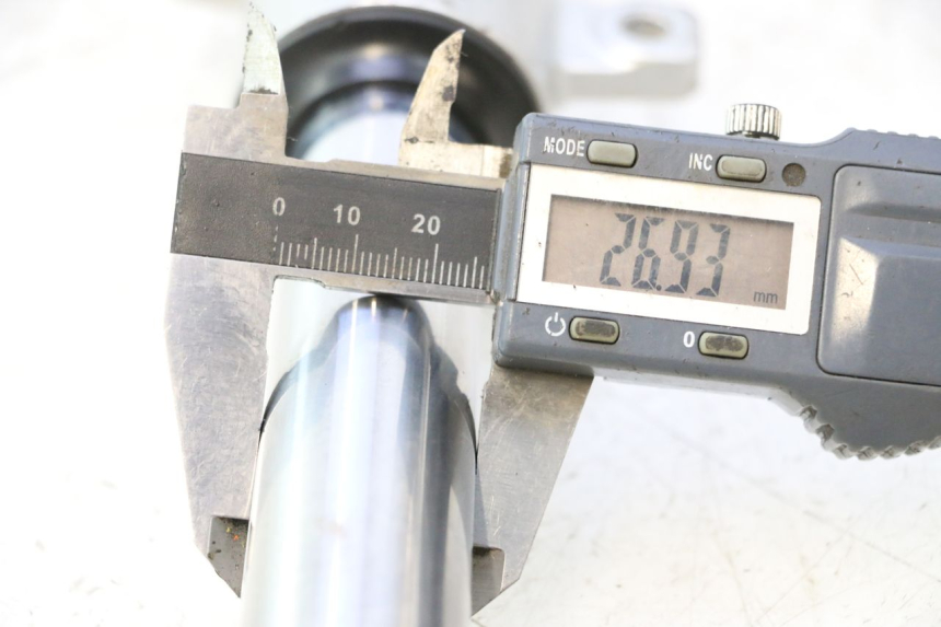 photo de LEFT FORKS LEG PEUGEOT KISBEE 4T 50 (2010 - 2017) - Component detail