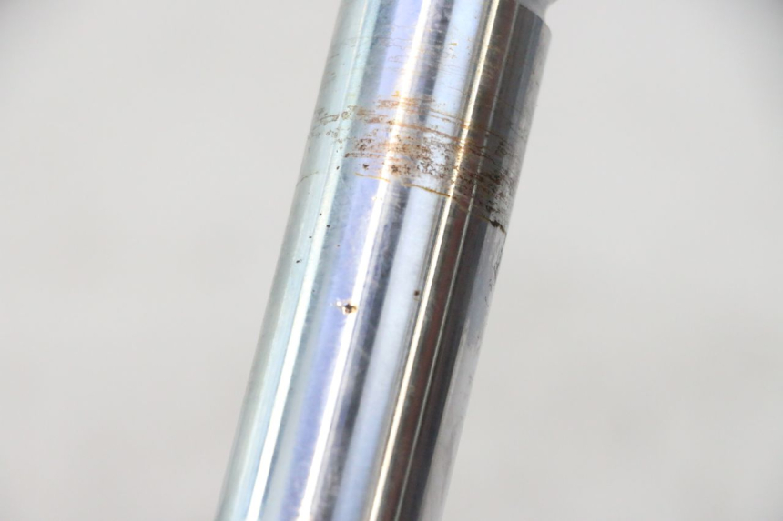 photo de LEFT FORKS LEG PEUGEOT KISBEE 4T 50 (2018 - 2022) - Zoom on usage condition