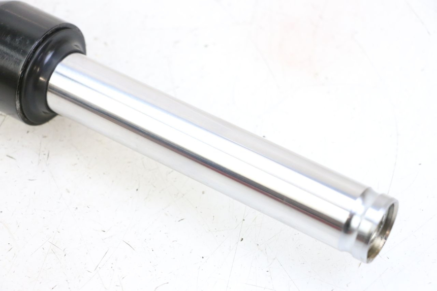 photo de LEFT FORKS LEG PEUGEOT TWEET 4T 50 (2023 - 2025) - Fixing points details