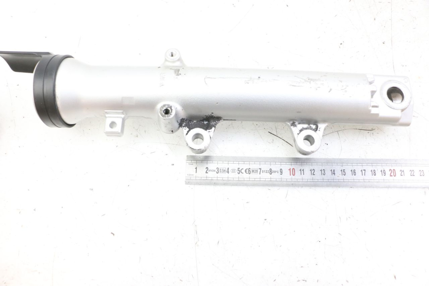 photo de LEFT FORKS LEG YAMAHA FZS FAZER 600 (2001 - 2003) - Zoom on usage condition
