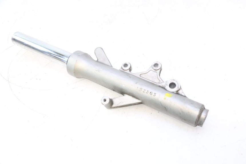photo de LEFT FORKS LEG YAMAHA YP MAJESTY 125 (1998 - 2001) - Surface and material condition