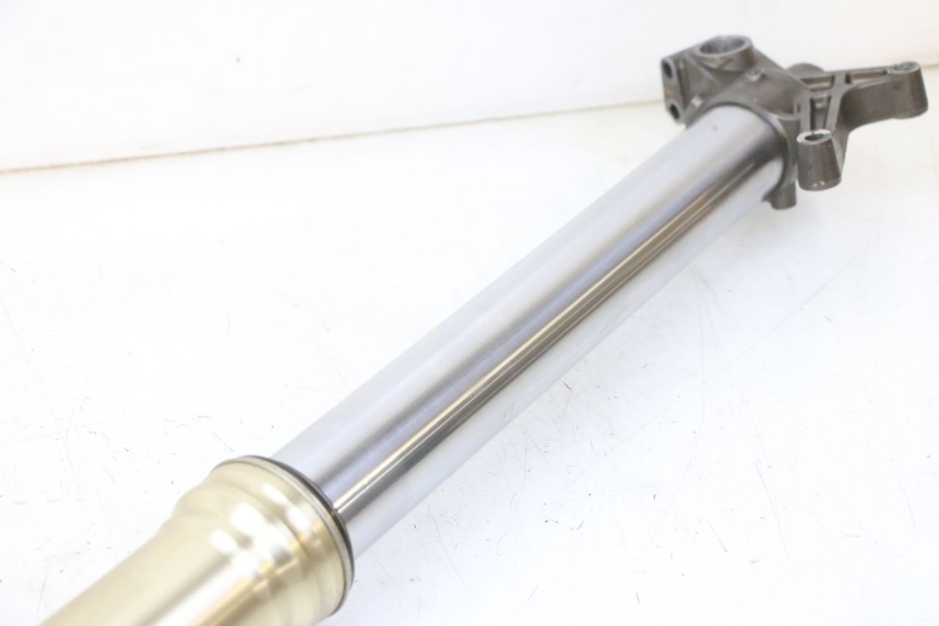 photo de LEFT FORKS LEG YAMAHA YZF YZ-F 450 (2014 - 2016) - High-resolution close-up