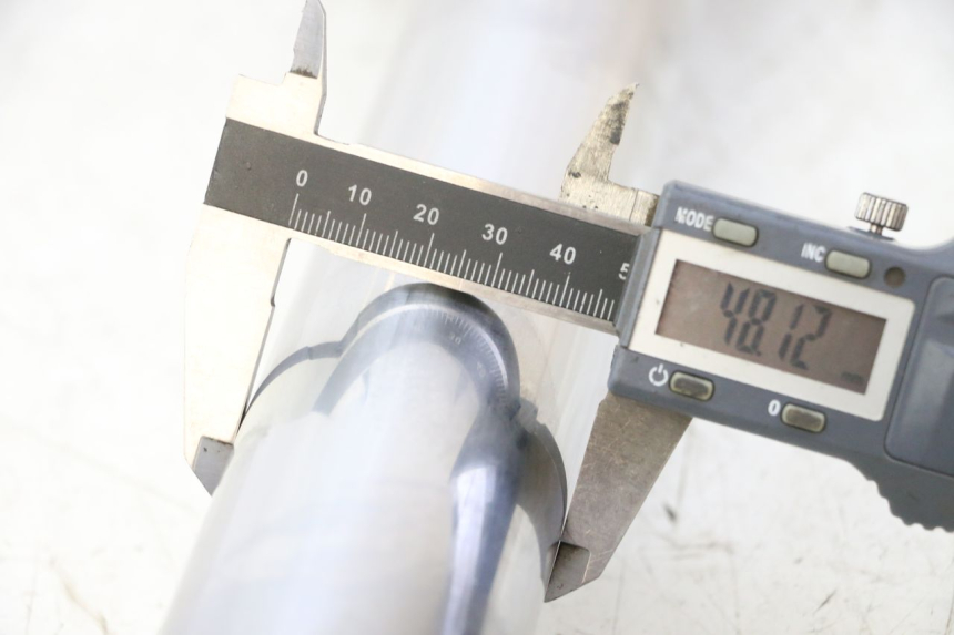 photo de LEFT FORKS LEG YAMAHA YZF YZ-F 450 (2014 - 2016) - Zoom on usage condition