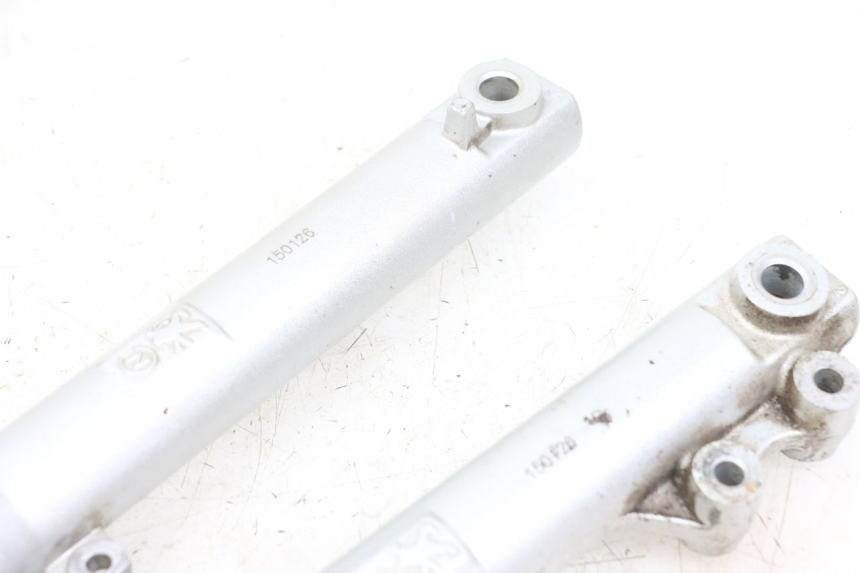 photo de FORKS LEG PEUGEOT KISBEE 2T 50 (2018 - 2022) - Technical close-up