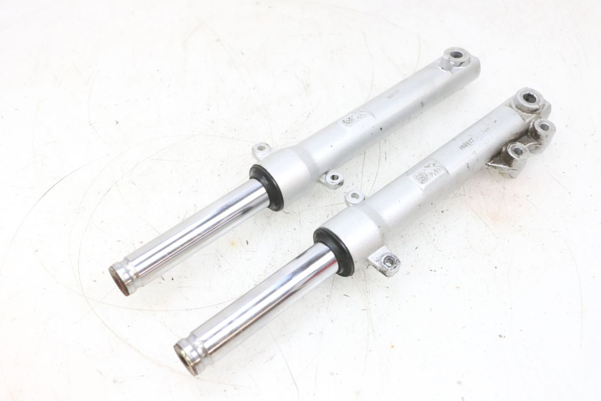 photo de FORKS LEG PEUGEOT KISBEE 2T 50 (2010 - 2017) - Zoom on usage condition