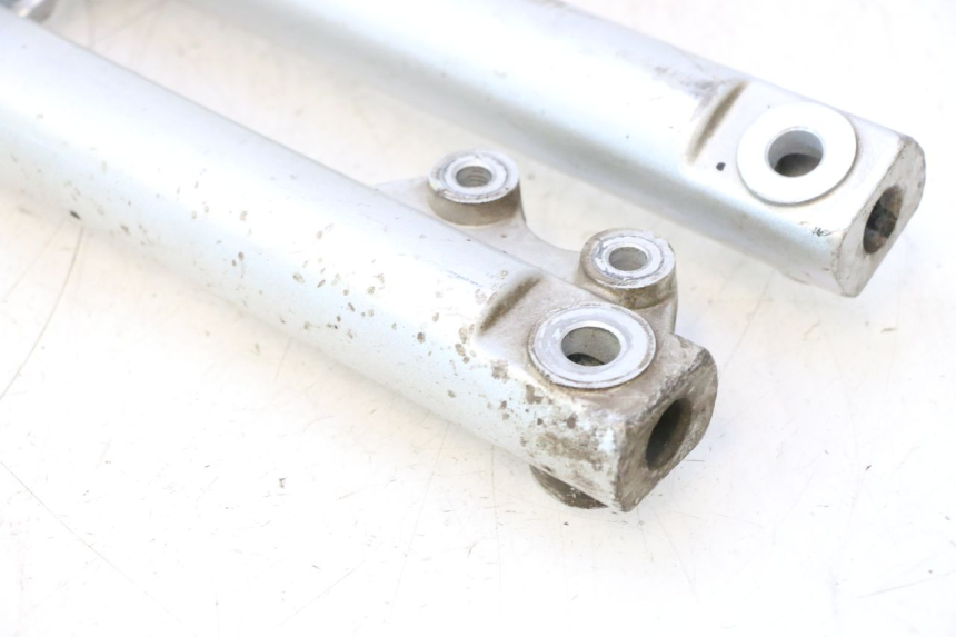 photo de FORKS LEG PEUGEOT KISBEE 2T 50 (2010 - 2017) - Additional view of the item