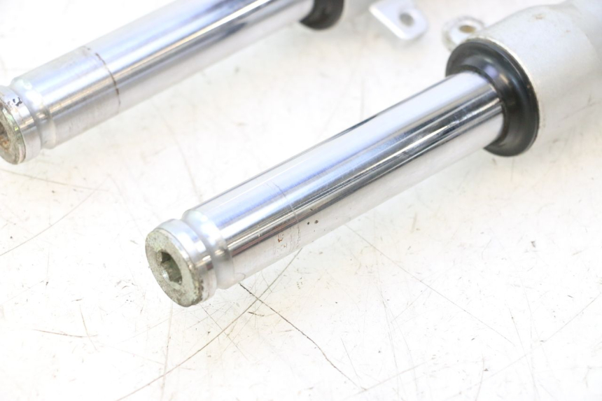 photo de FORKS LEG PEUGEOT KISBEE 2T 50 (2010 - 2017) - Component zoom