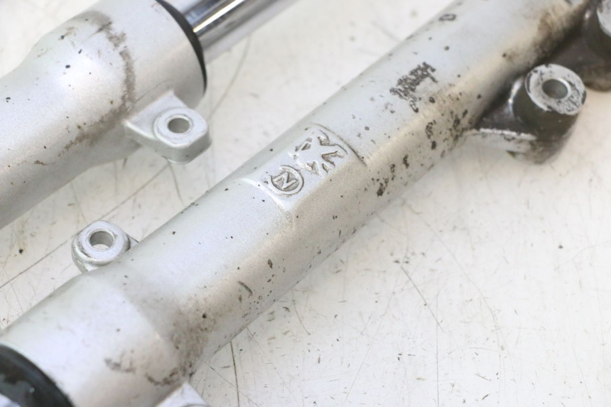 photo de FORKS LEG PEUGEOT KISBEE 2T 50 (2010 - 2017) - Markings and original references