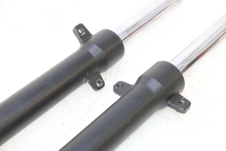 photo de FORKS LEG PEUGEOT KISBEE 4T 50 (2023 - 2026) - Component zoom