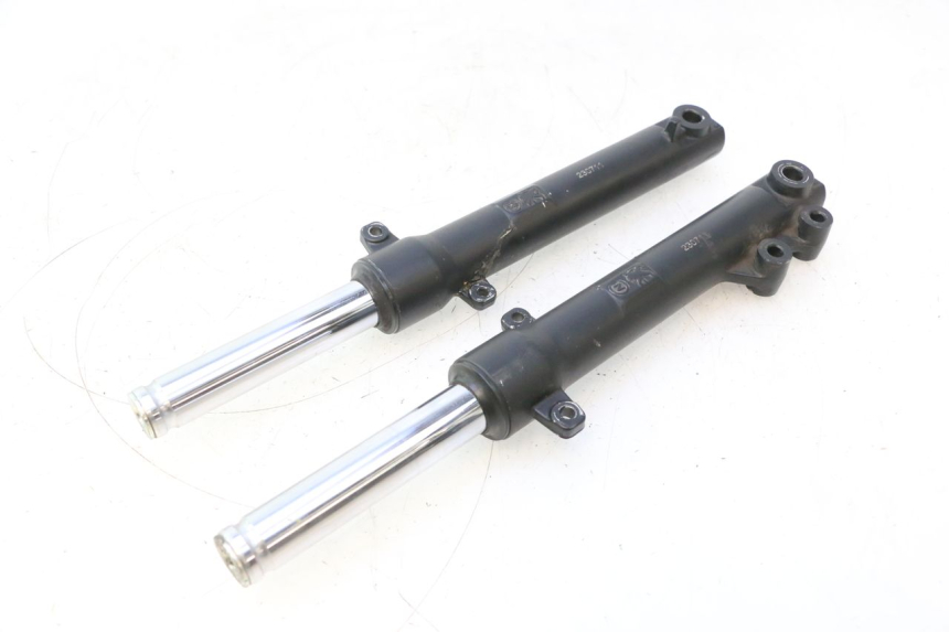 photo de FORKS LEG PEUGEOT KISBEE 4T 50 (2023 - 2026) - Fixing points details