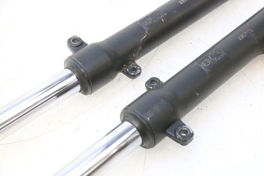 photo de FORKS LEG PEUGEOT KISBEE 4T 50 (2023 - 2026) - Surface and material condition