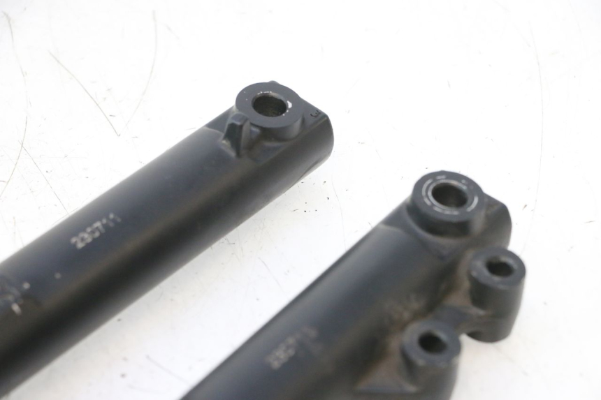 photo de FORKS LEG PEUGEOT KISBEE 4T 50 (2023 - 2026) - Markings and original references