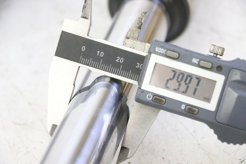 photo de FORKS LEG PIAGGIO LIBERTY 125 (1998 - 2008) - Zoom on usage condition