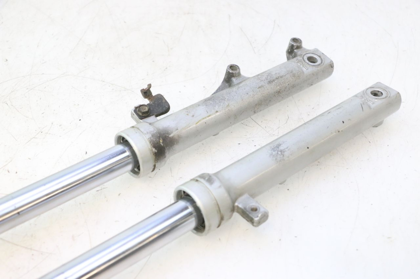 photo de FORKS LEG SYM MIO 50 (2005 - 2010) - Distinctive features