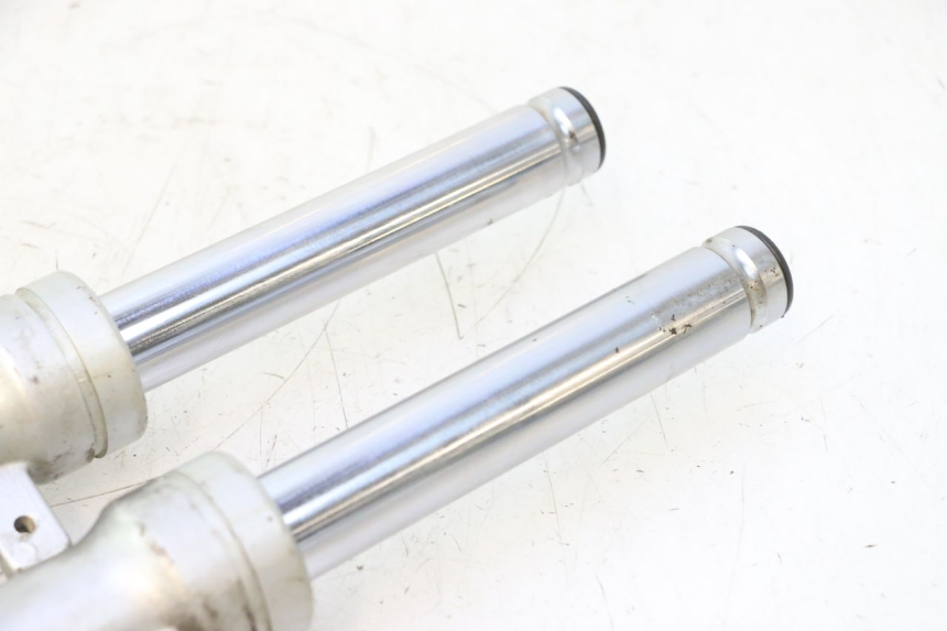 photo de FORKS LEG SYM MIO 50 (2005 - 2010) - Focus on structure