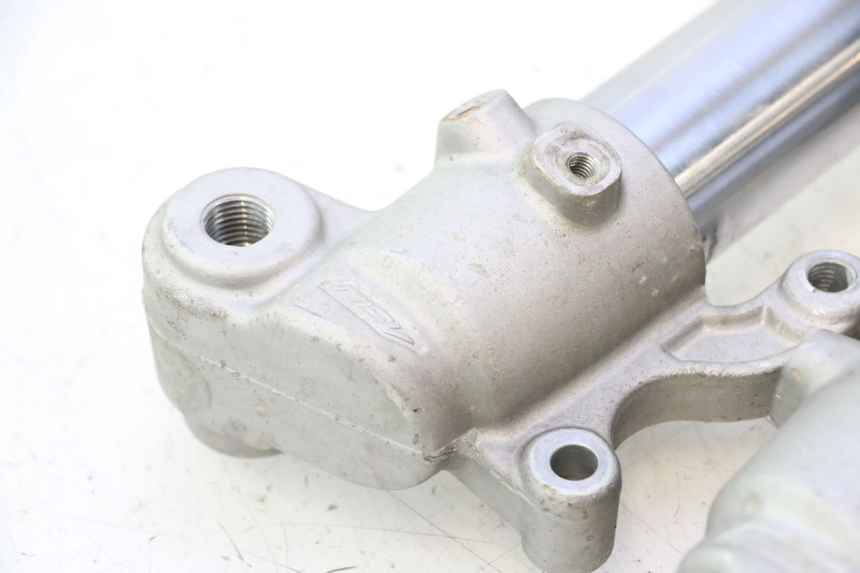 photo de FORKS LEG RIEJU MRT PRO SUPERMOTARD 50 (2007 - 2018) - Fixing points details