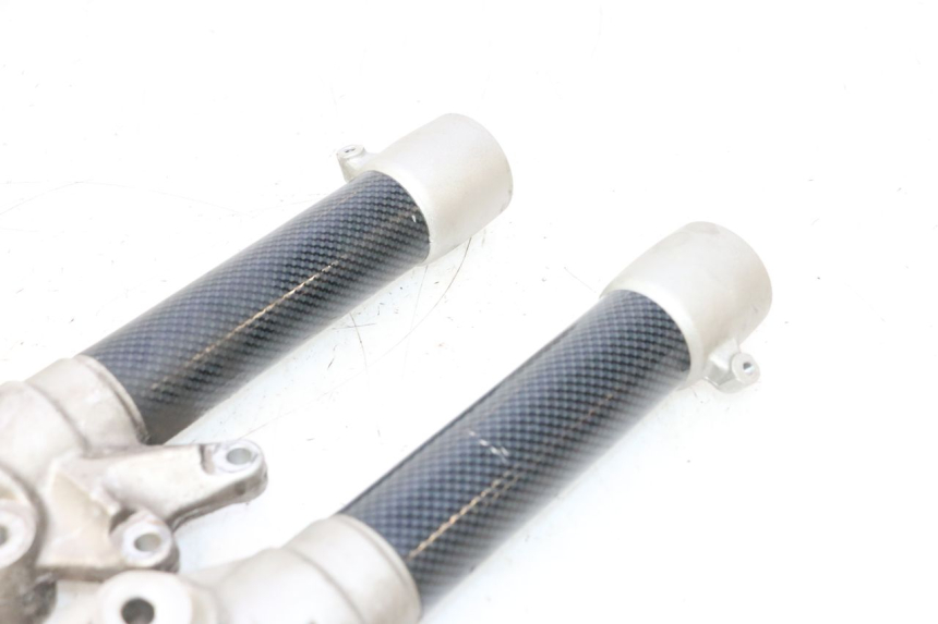 photo de FORKS LEG MBK NITRO 50 (2004 - 2008) - Fixing points details