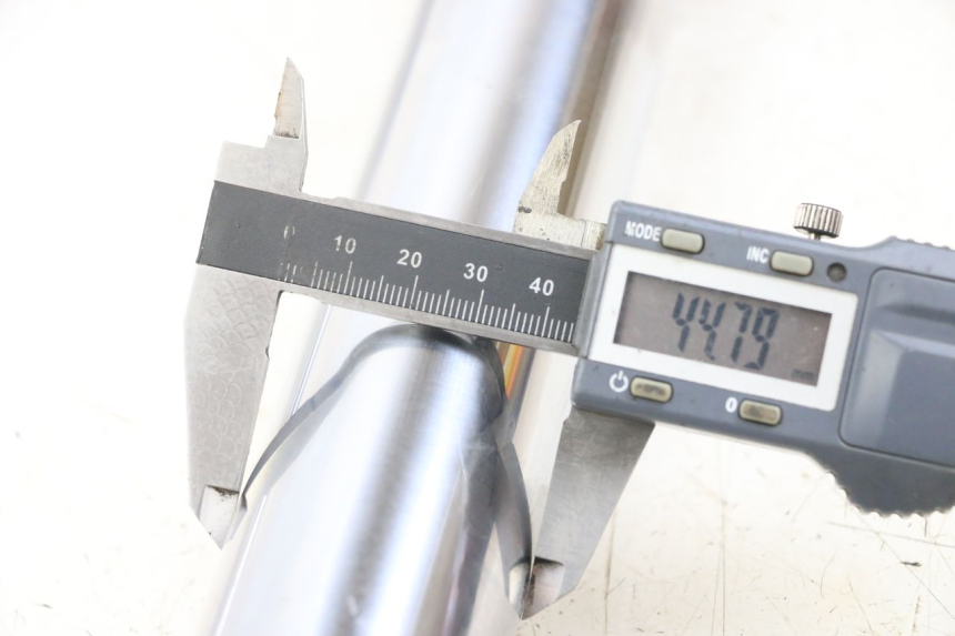 photo de FORKS LEG MOTO GUZZI NORGE 8V GT 1200 (2011 - 2016) - Component detail