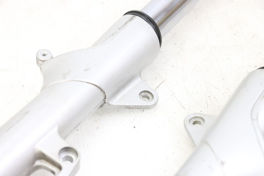 photo de FORKS LEG MOTO GUZZI NORGE 8V GT 1200 (2011 - 2016) - Distinctive features