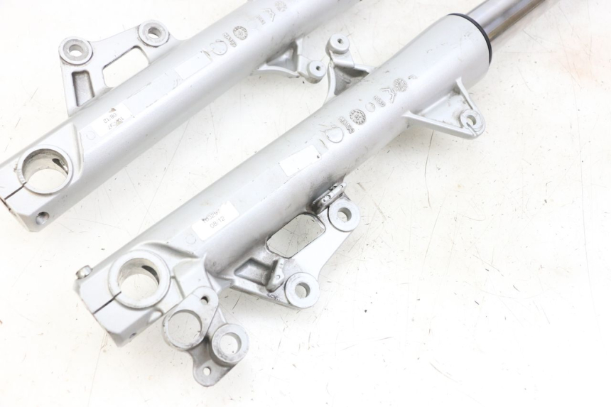 photo de FORKS LEG MOTO GUZZI NORGE 8V GT 1200 (2011 - 2016) - Fixing points details